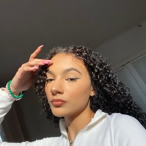 Meet your Posher, Noelle